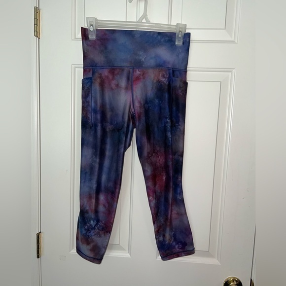 Athleta Pants - Athleta SALUTATION II CAPRI Leggings, Small